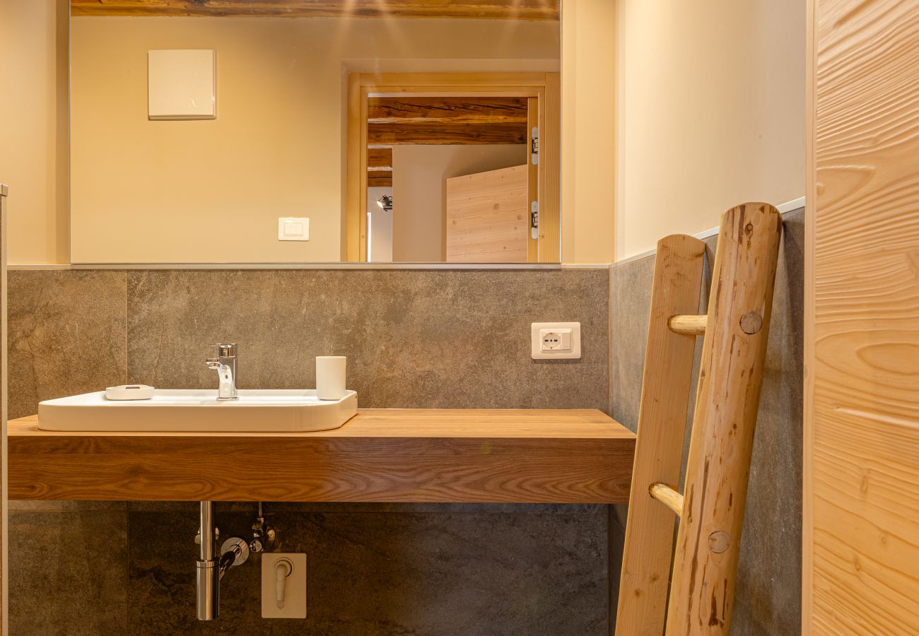 La Corte Antica 1733 - The Golden Court