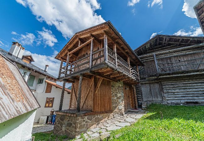Ferienwohnung in Pie´ Falcade - The Love Chalet Ferienwohnung in Pie´ Falcade - The Love Chalet