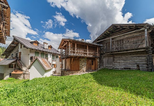 Ferienwohnung in Pie´ Falcade - The Love Chalet Ferienwohnung in Pie´ Falcade - The Love Chalet