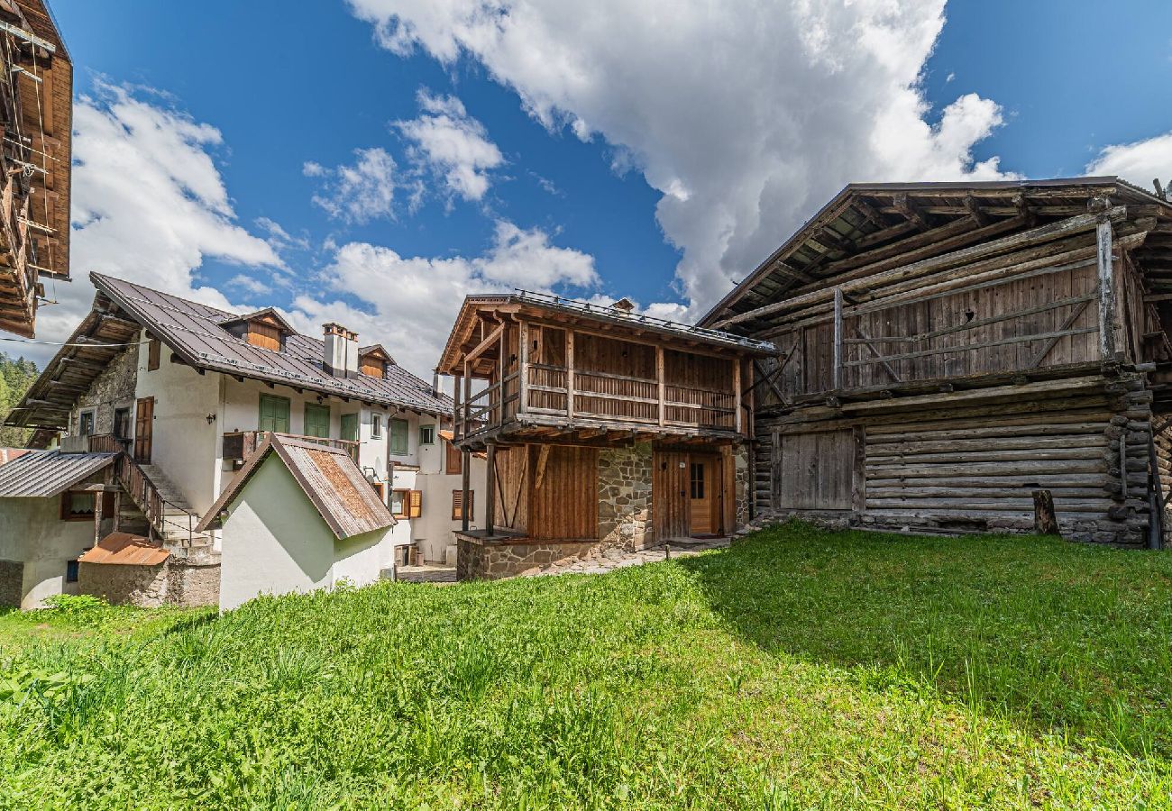 Ferienwohnung in Pie´ Falcade - The Love Chalet Ferienwohnung in Pie´ Falcade - The Love Chalet