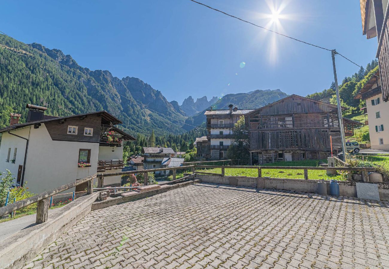 Ferienwohnung in Falcade - Appartamento Biois