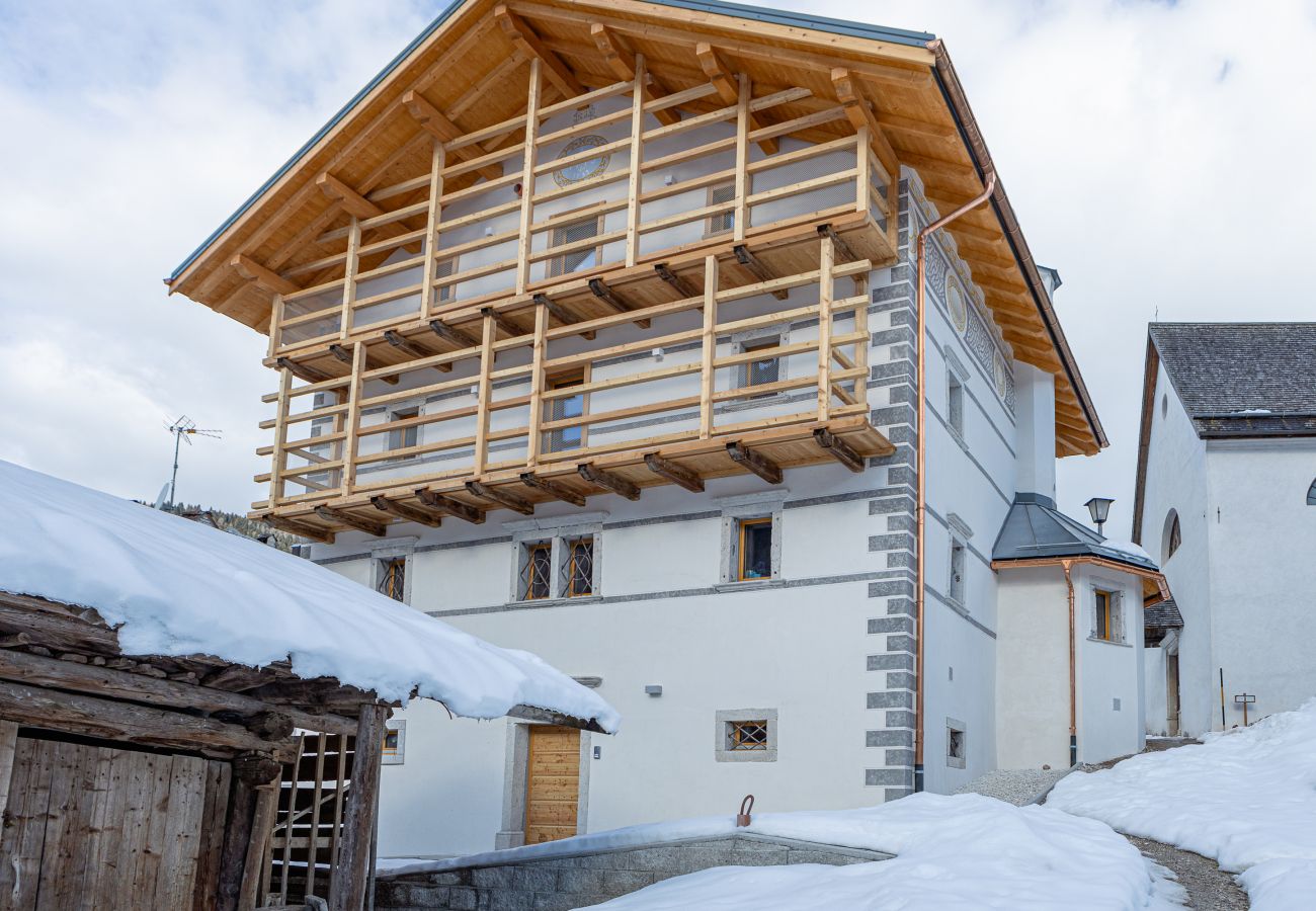 La Corte Antica 1733 - The Golden Court